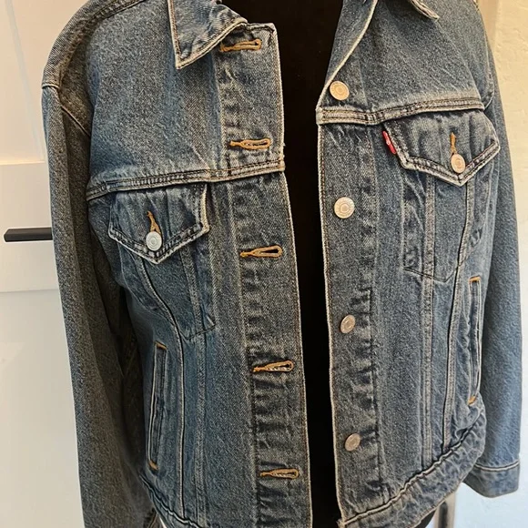 Levi’s Denim Jacket - Picture 3 of 5